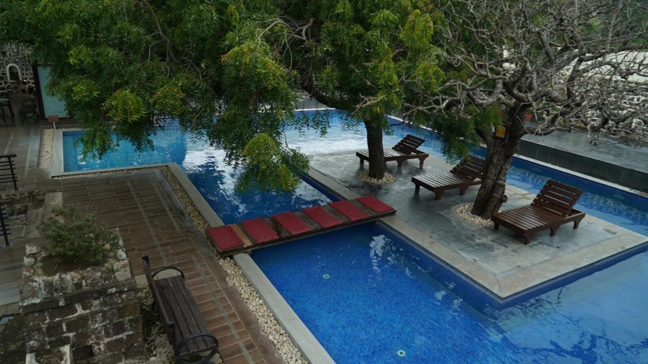 Fort Jadhavgadh -A Gadh Heritage Hotel Sasvad Εξωτερικό φωτογραφία