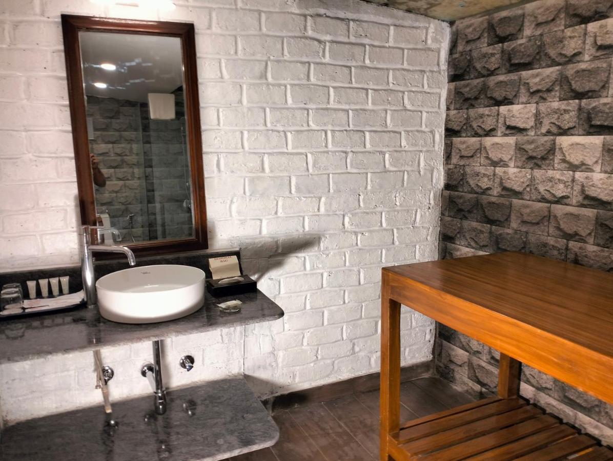 Fort Jadhavgadh -A Gadh Heritage Hotel Sasvad Εξωτερικό φωτογραφία